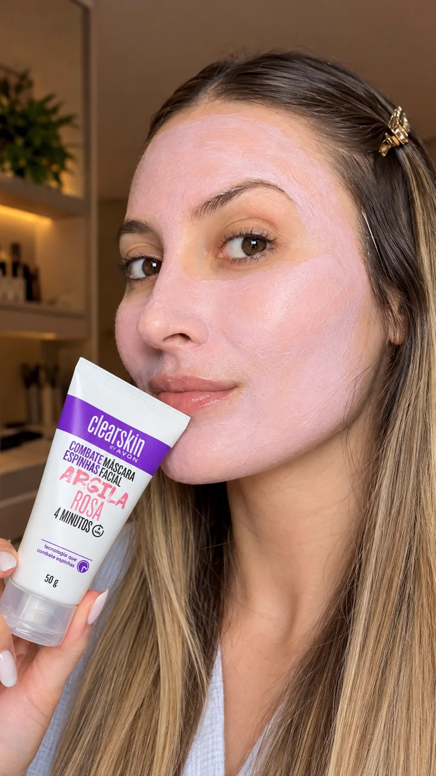 Duda Della apresenta máscara facial de argila rosa