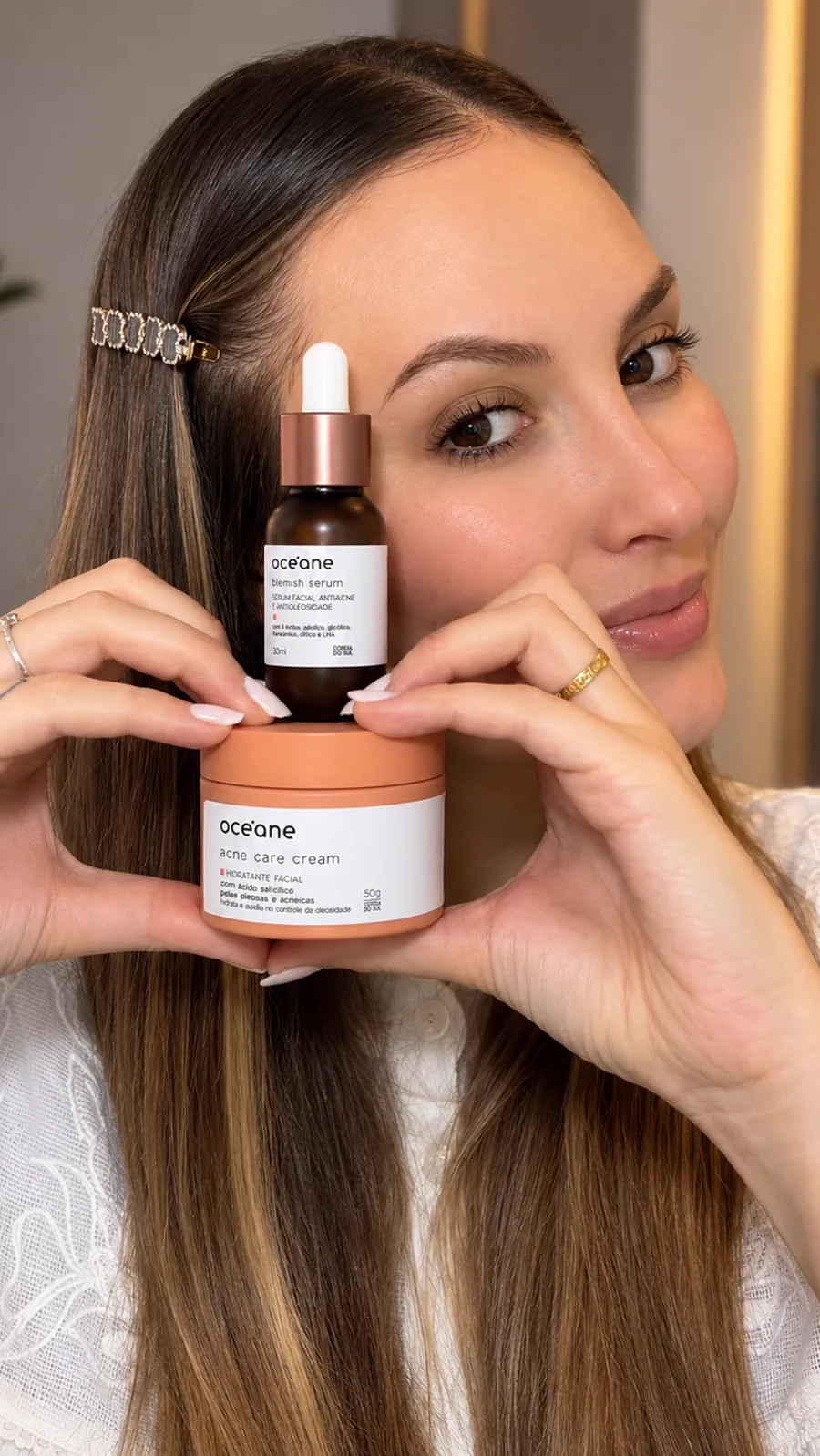 Duda Della apresenta sérum e creme para cuidados com a pele
