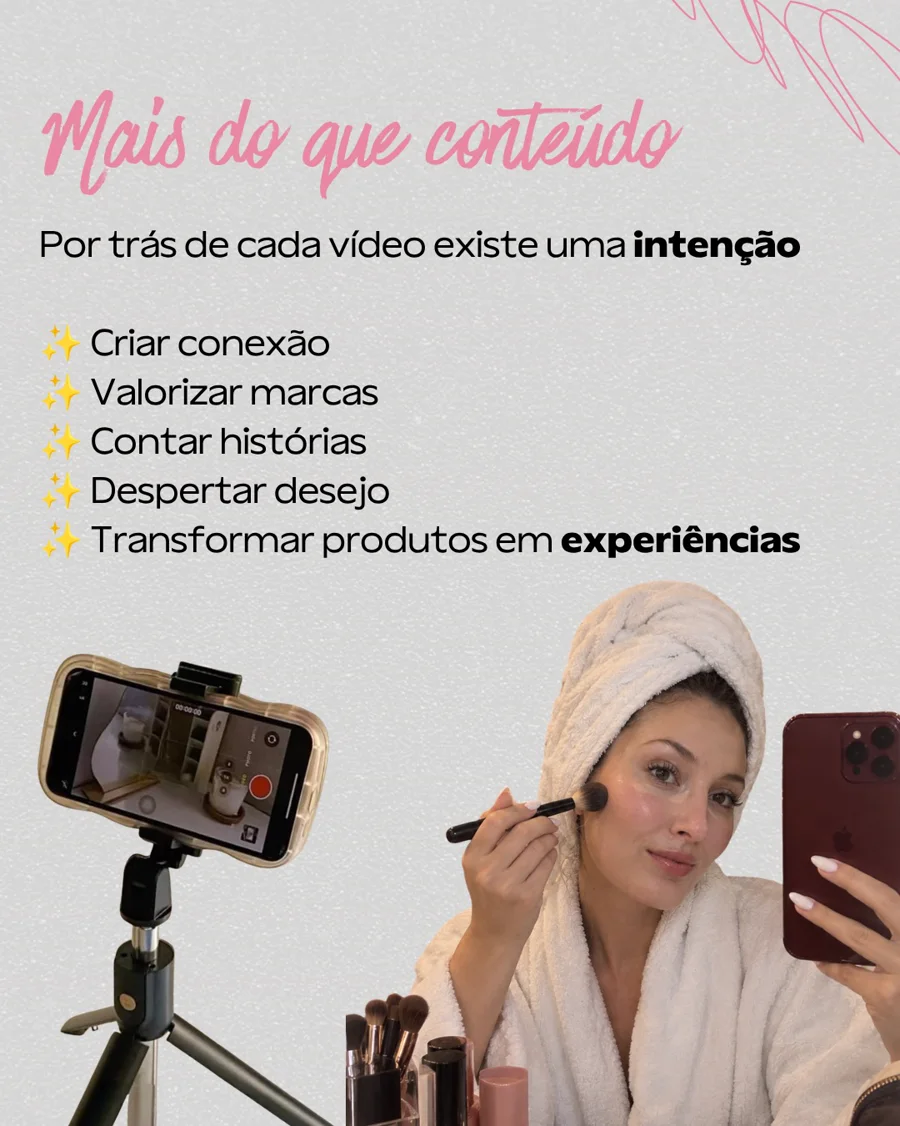 Duda Della grava conteúdo com celular, maquiagem e produtos de beleza